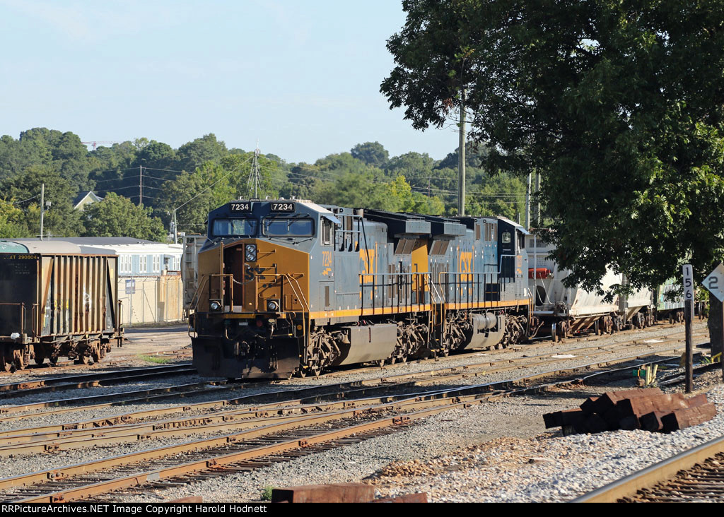 CSX 7234 & 7227 sit in the yard